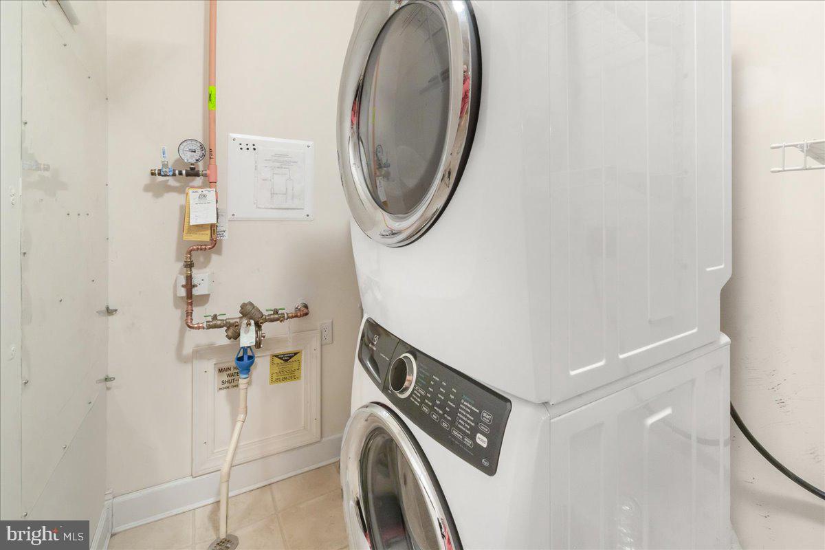 SUMMERLAND MANOR - Residential