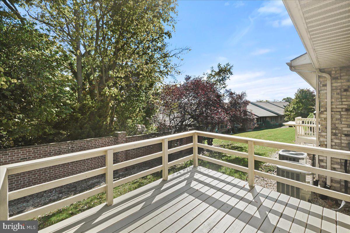 SUMMERLAND MANOR - Residential