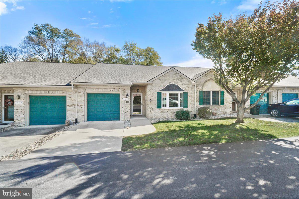 SUMMERLAND MANOR - Residential