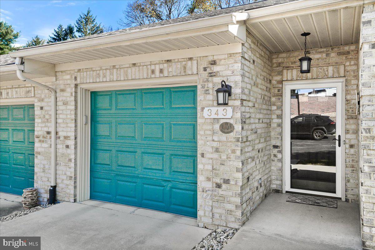 SUMMERLAND MANOR - Residential