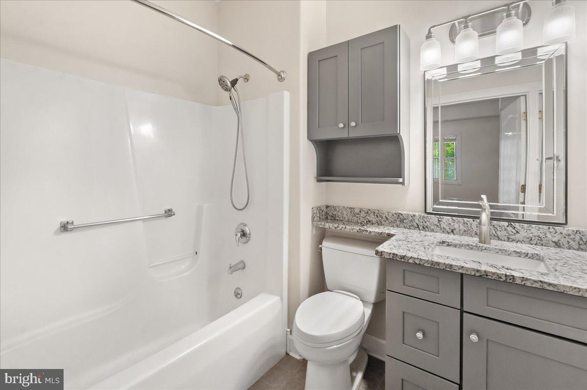 SUMMERLAND MANOR - Residential