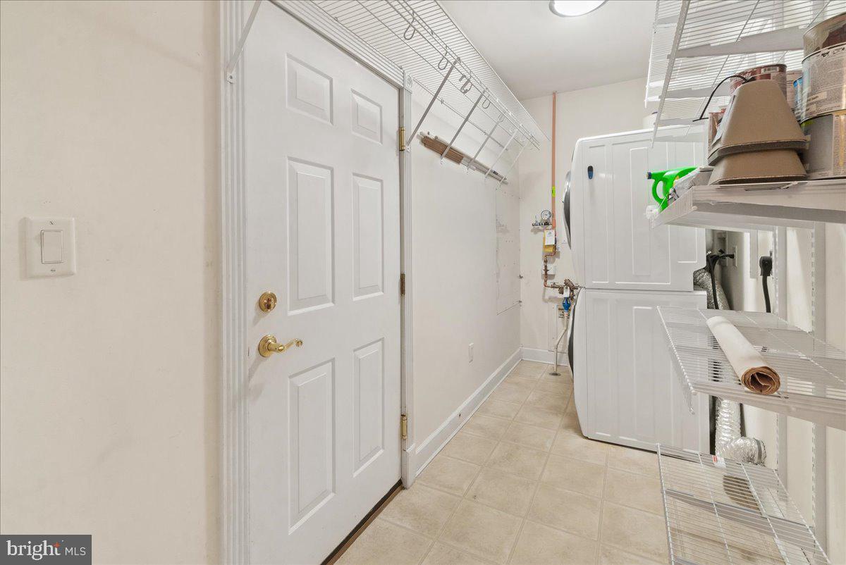 SUMMERLAND MANOR - Residential