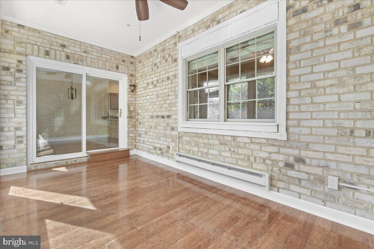 SUMMERLAND MANOR - Residential