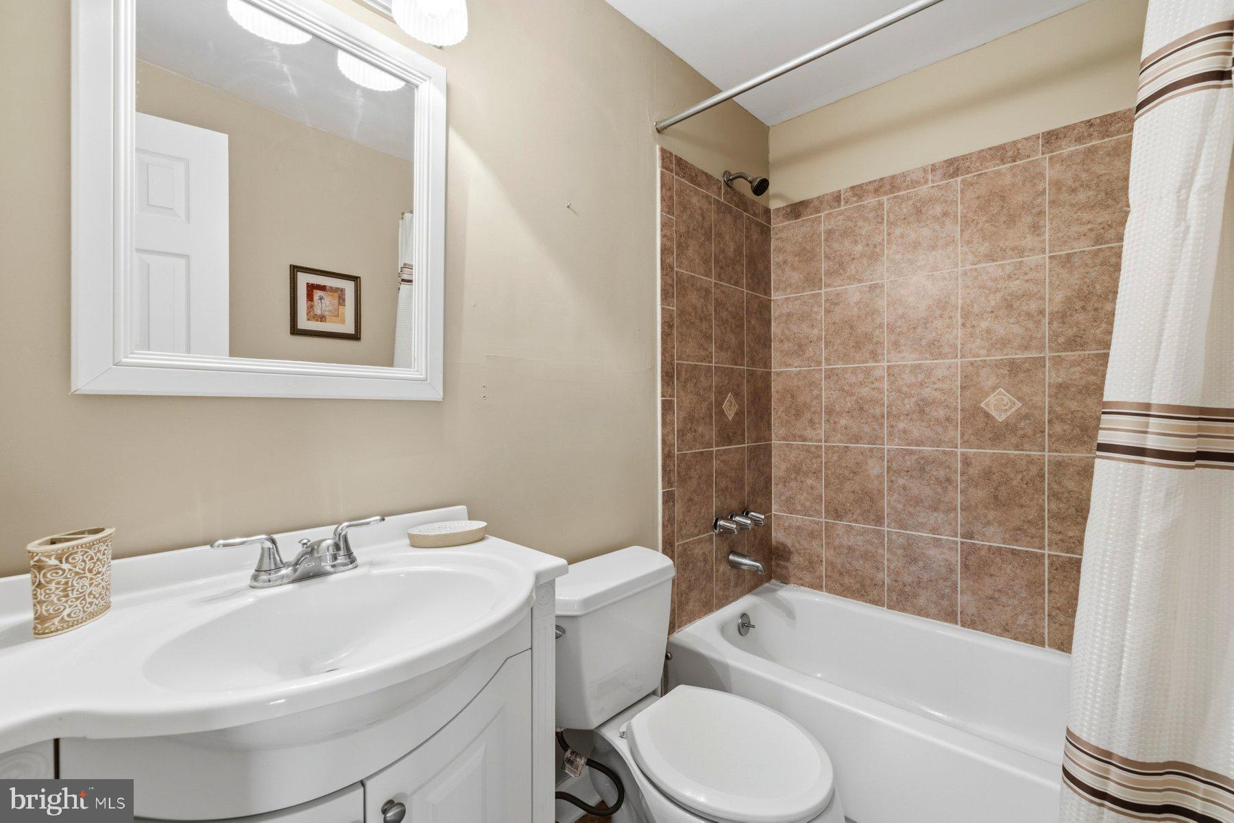 PINEWOOD HILL - Residential