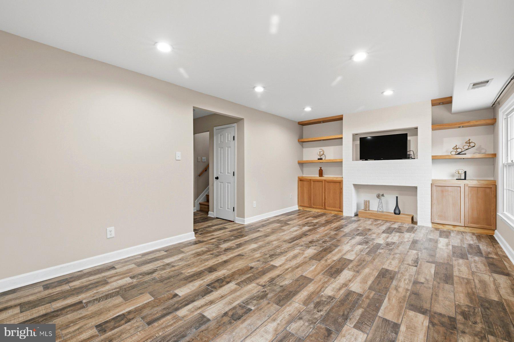 PINEWOOD HILL - Residential