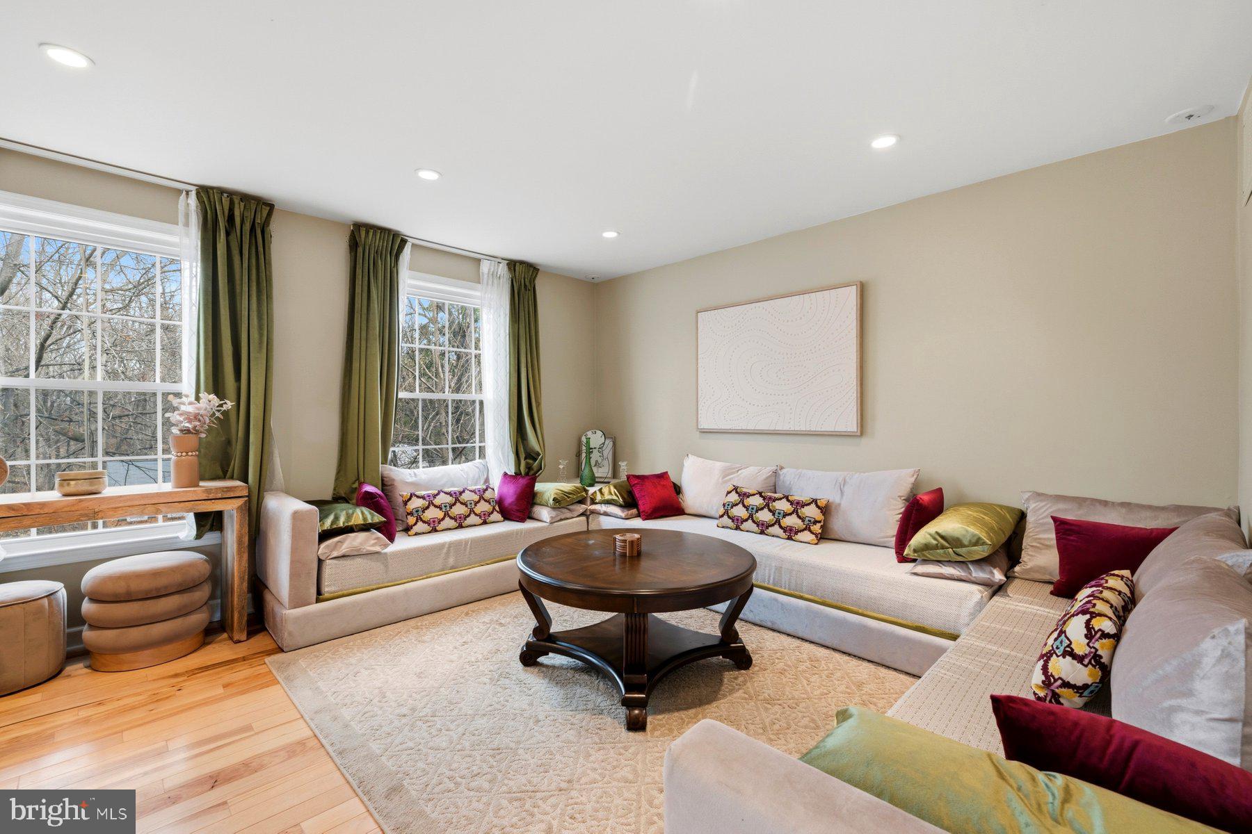 PINEWOOD HILL - Residential