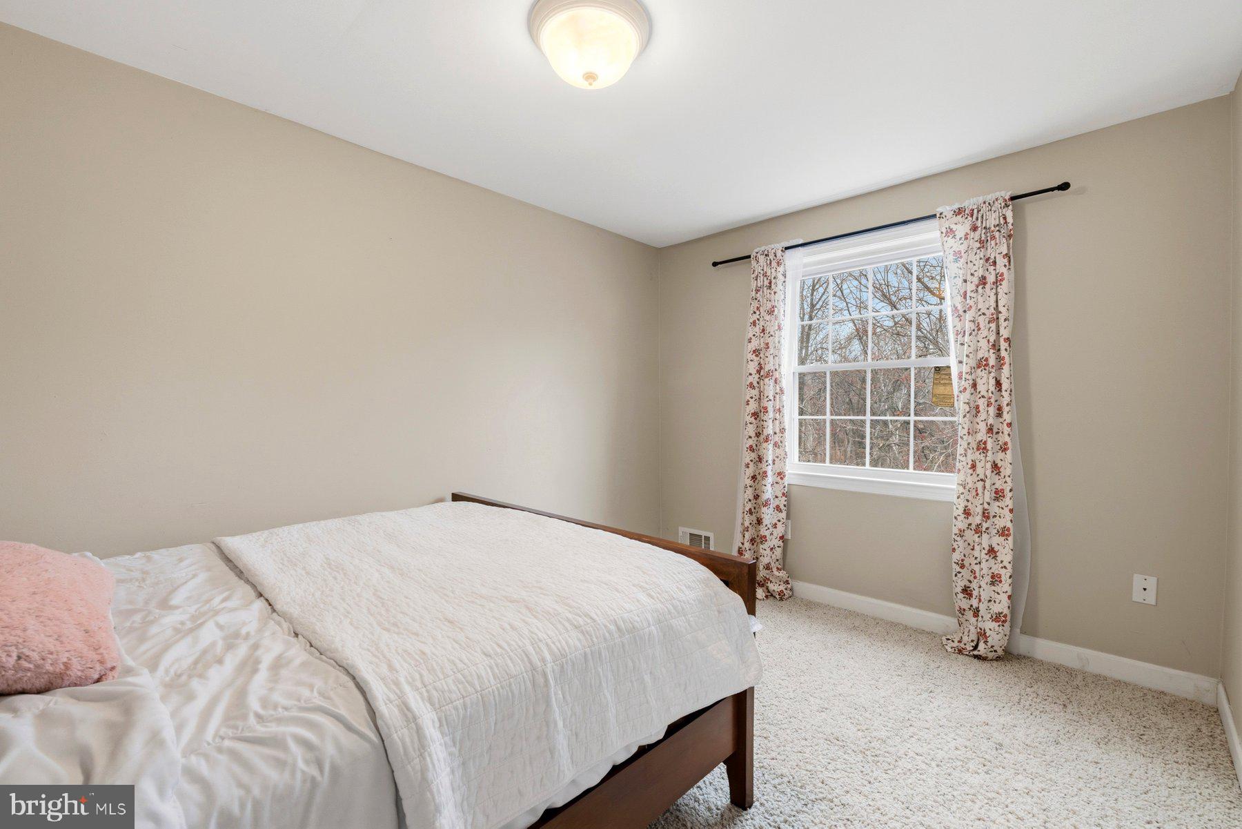 PINEWOOD HILL - Residential