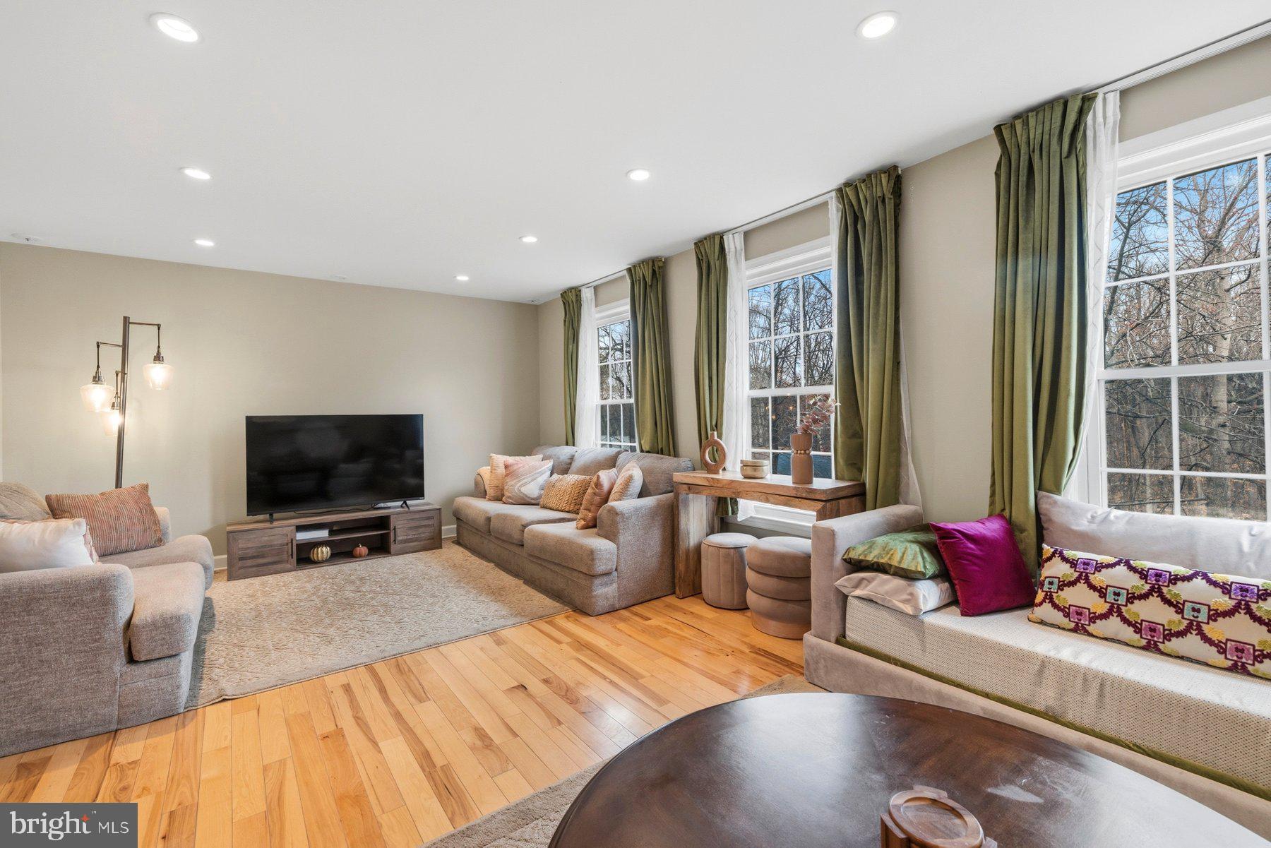 PINEWOOD HILL - Residential