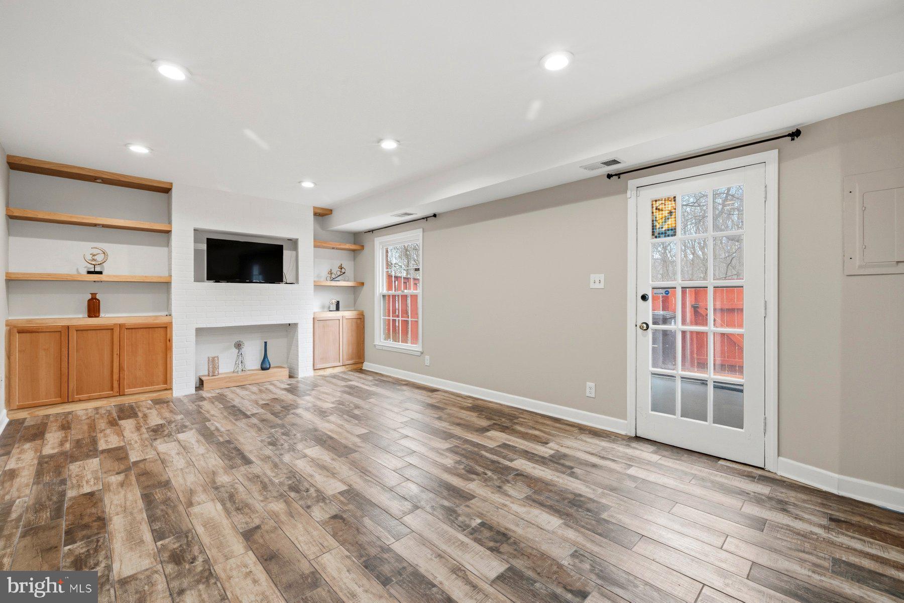 PINEWOOD HILL - Residential