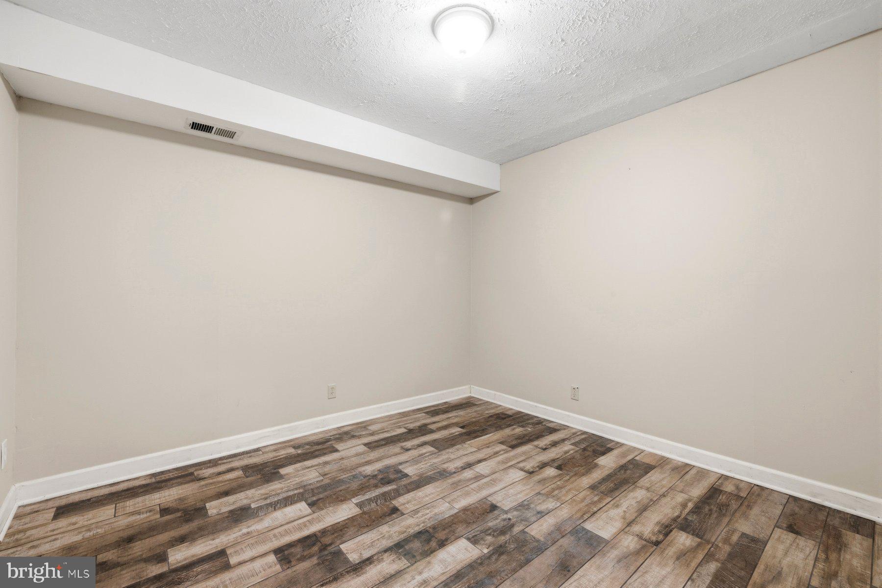 PINEWOOD HILL - Residential