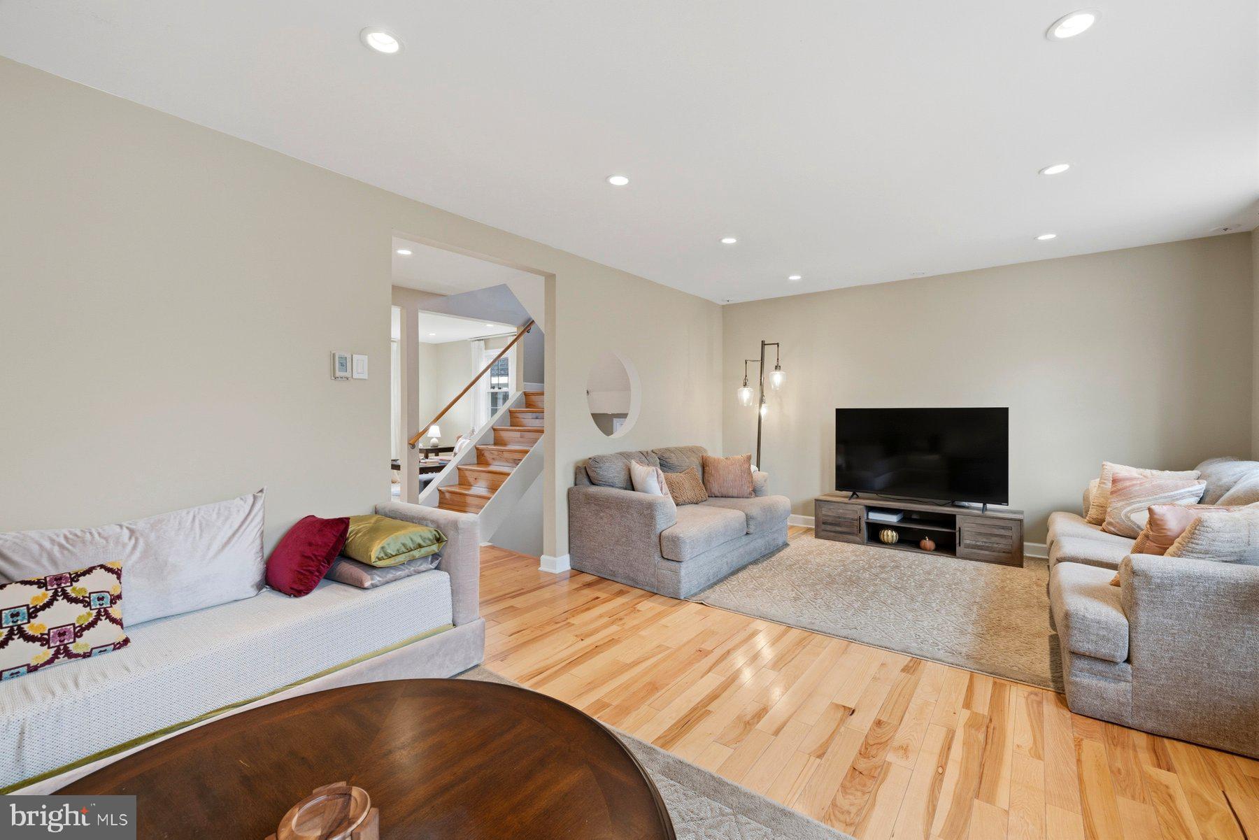 PINEWOOD HILL - Residential