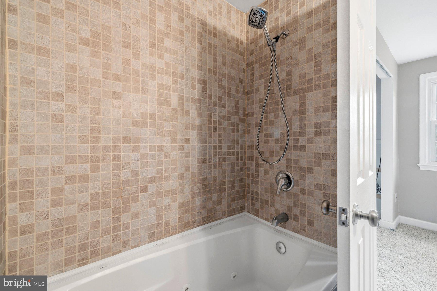 PINEWOOD HILL - Residential