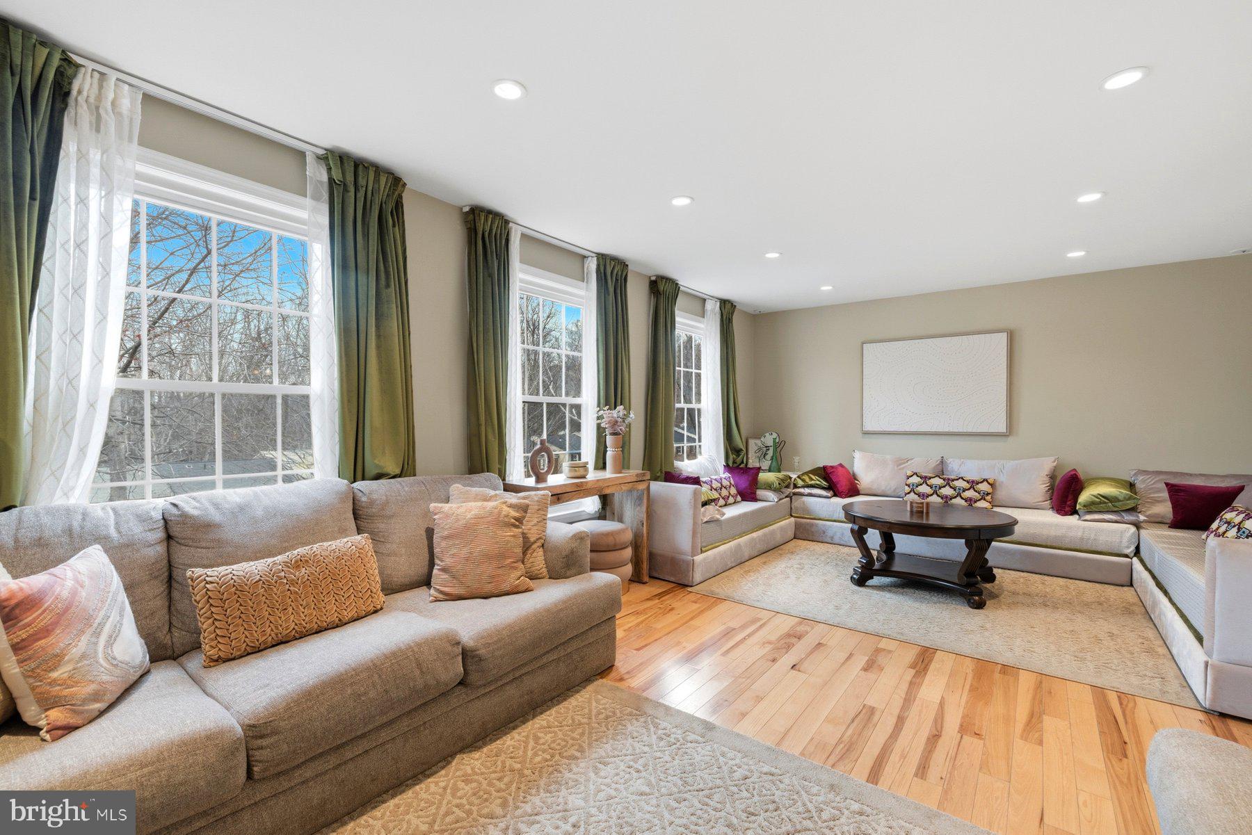 PINEWOOD HILL - Residential