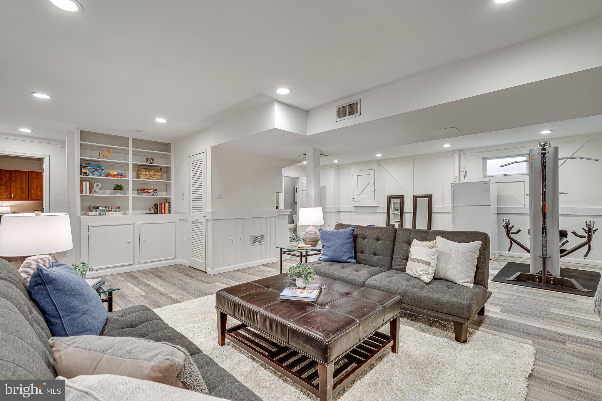 MAYWOOD TERRACE - Residential