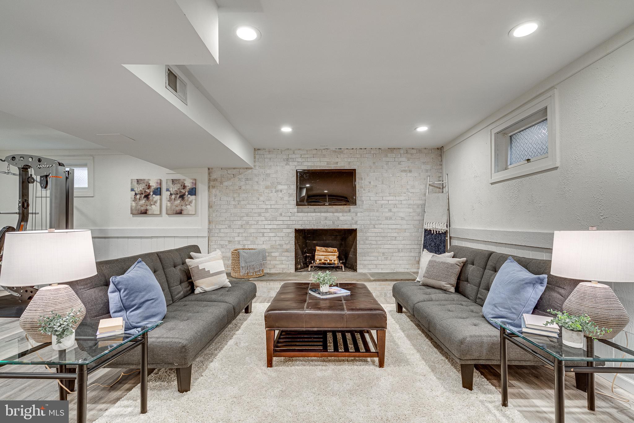 MAYWOOD TERRACE - Residential