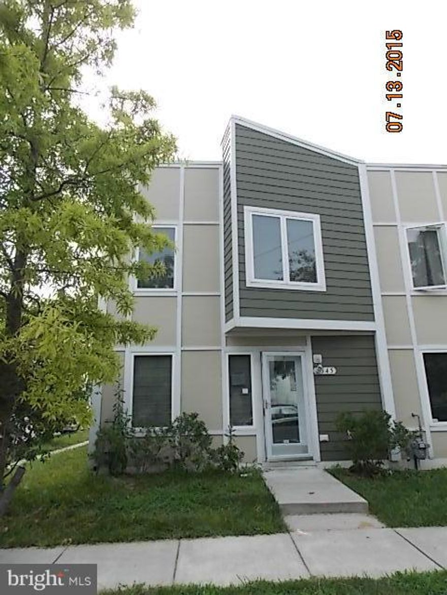 Charming EOG TH features; 3 BD,1.5 BA, hardwood floors throughout,tile in kitchen & baths. Close to all major routes,895/695/95 and jsut minutes to Downtown. Property shows wells!! Schedule your showing today!! SOLD AS-IS. GR/HOA/Condo/FF fees TBD by buyer.>>AGENTS   SEE AGENT REMARKS FOR OFFER INSTRUCTIONS.