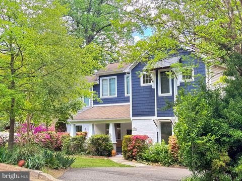 Photo of 1312 Robinson Place, FALLS CHURCH, VA 22046 (MLS # VAFA2003802)