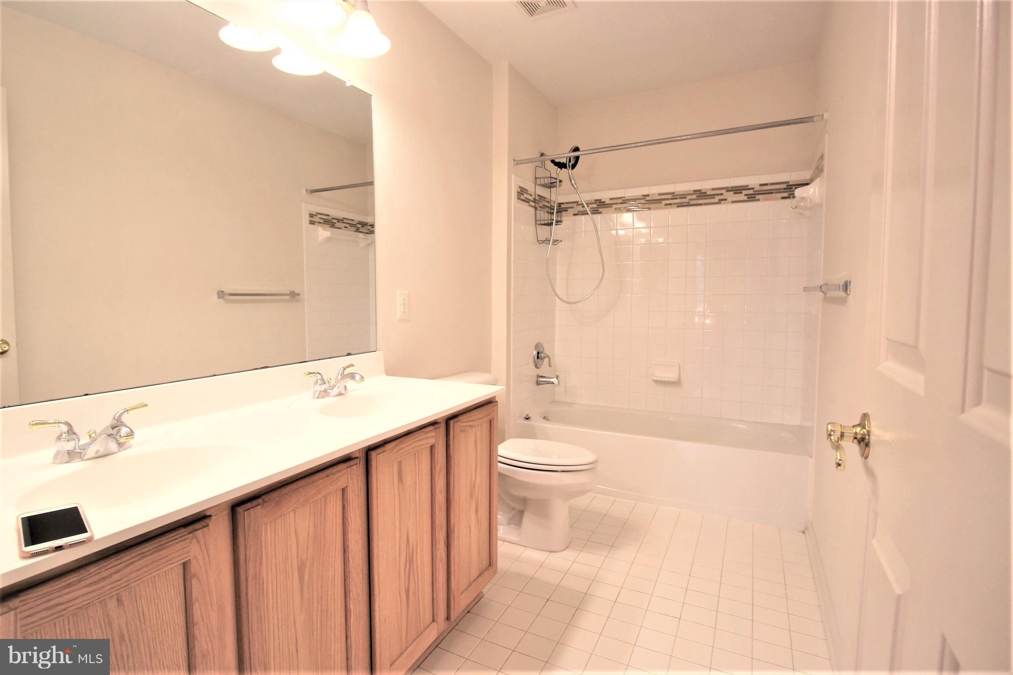 GALYN MANOR - Residential