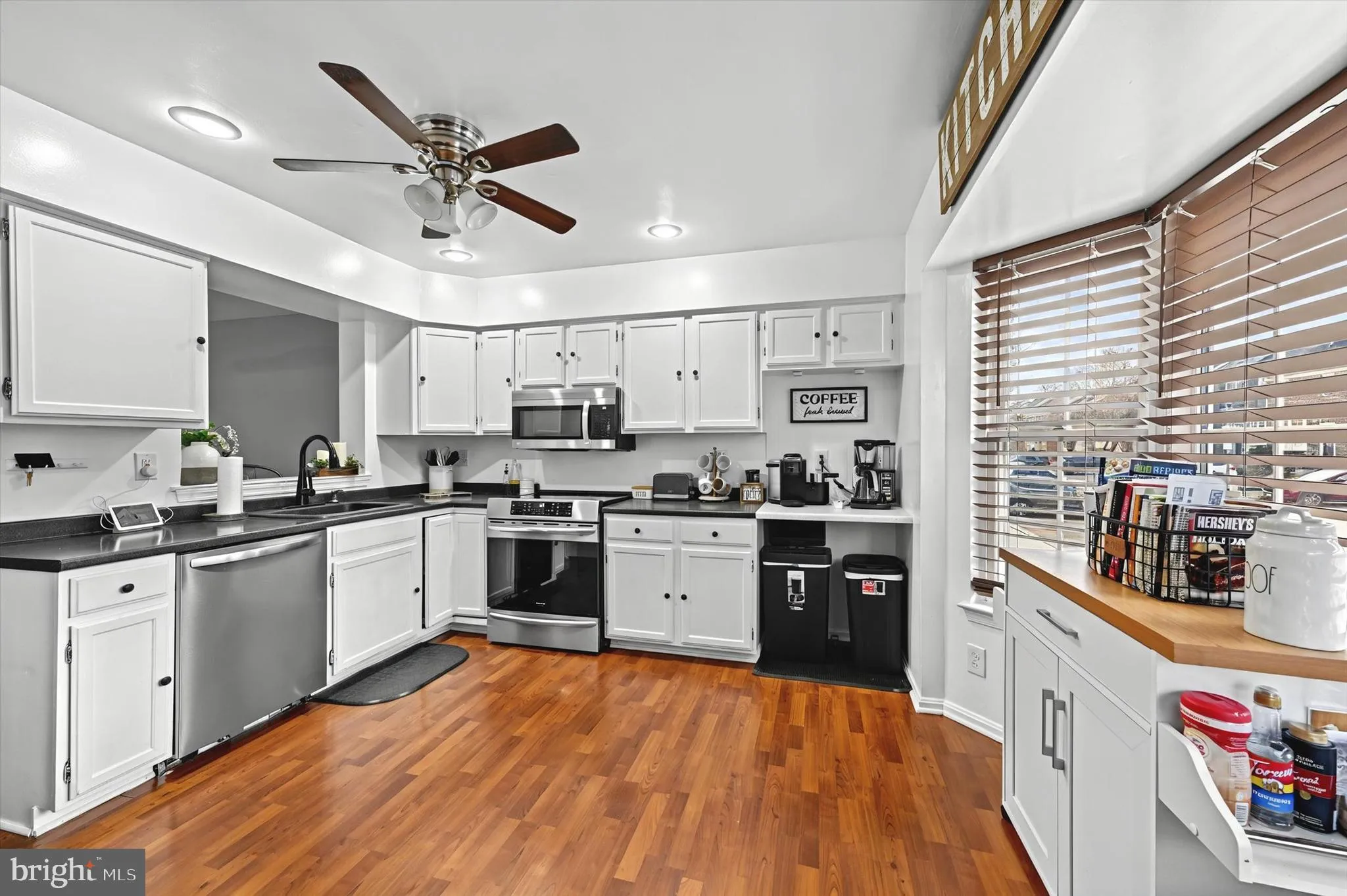 Stoney Beach, Maryland 21226, United States, 3 Bedrooms Bedrooms, ,4 BathroomsBathrooms,Residential,Pending,76468