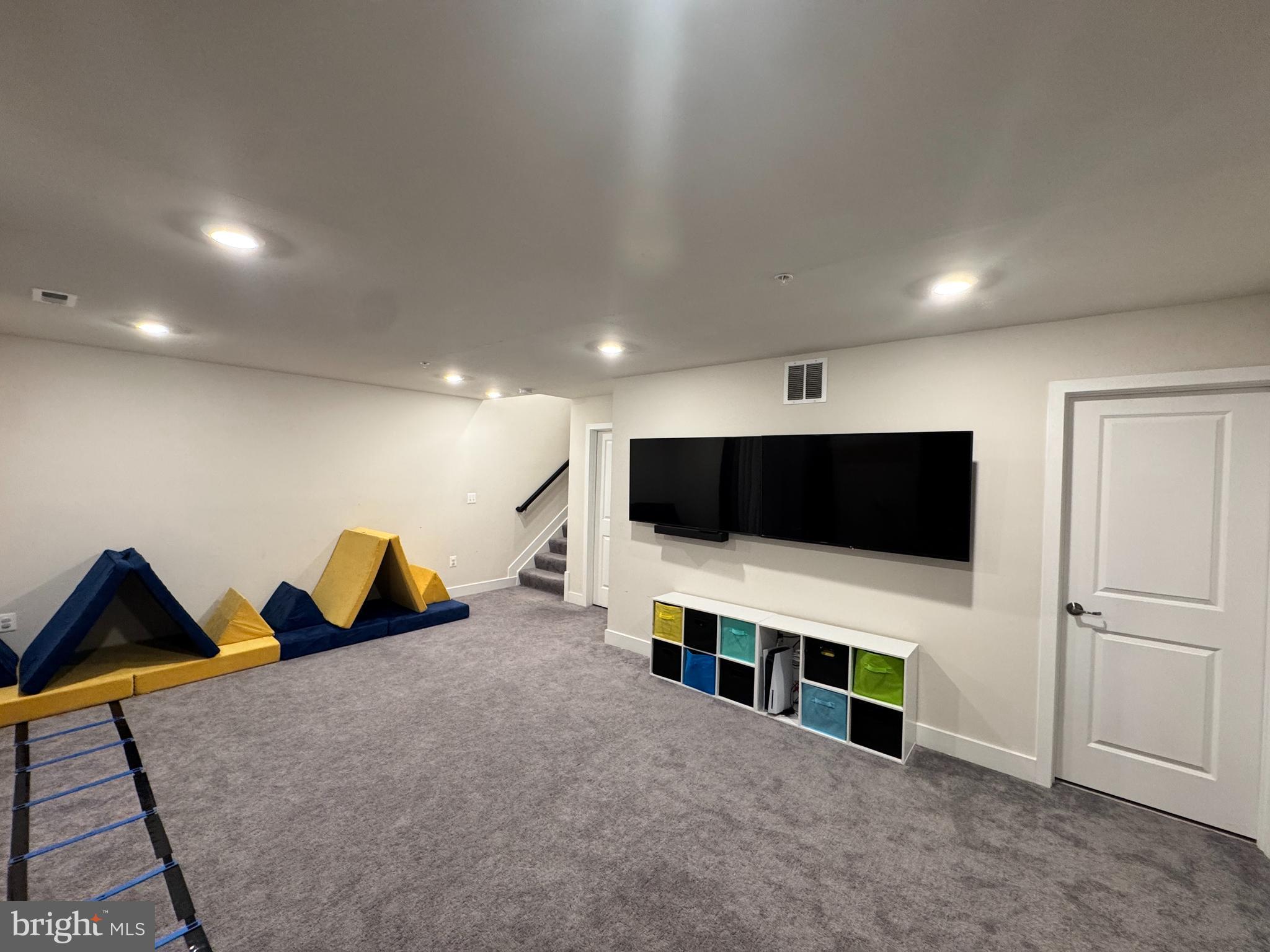 STONEHAVEN - Residential Lease