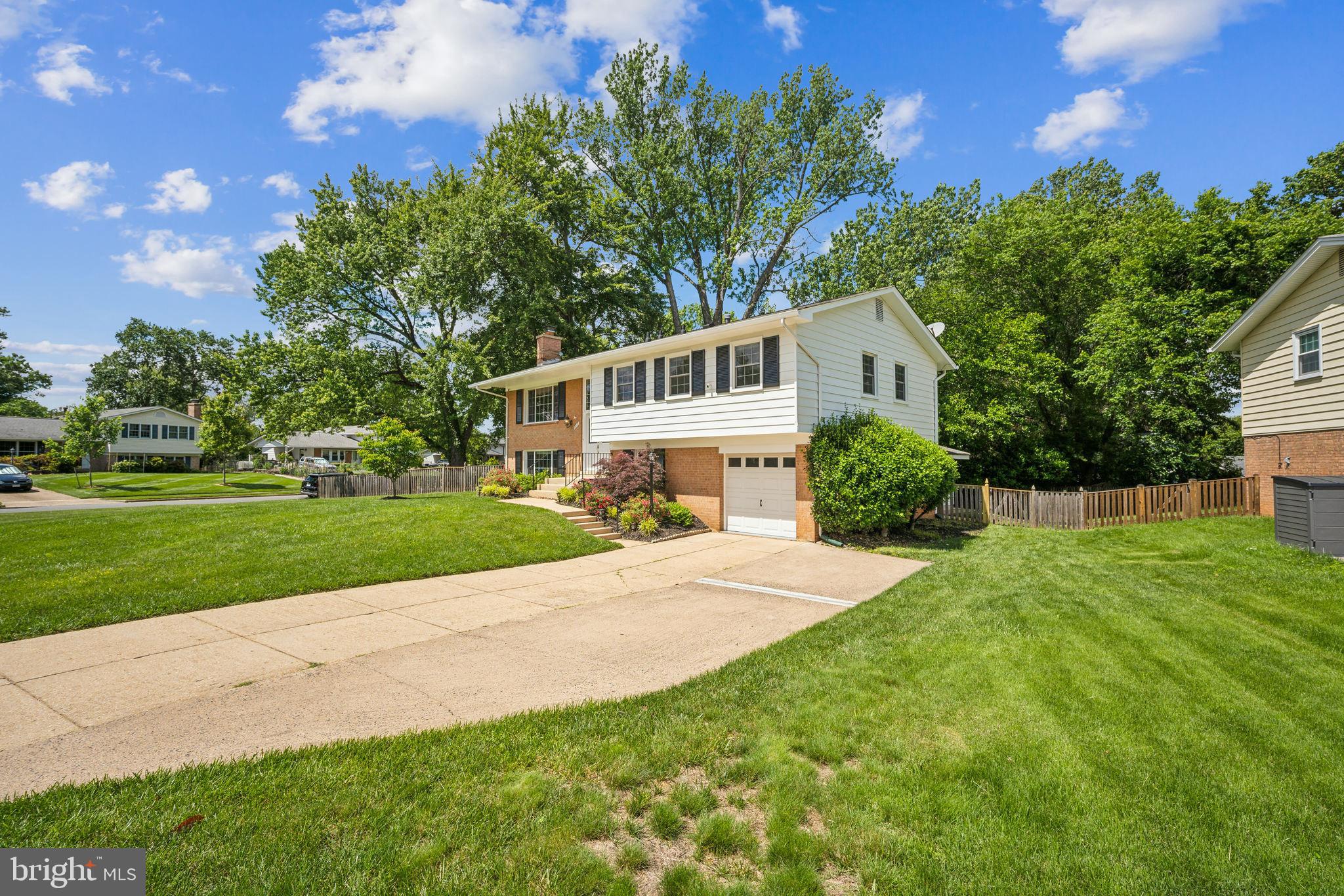 8818 OLYMPIA FIELDS LANE