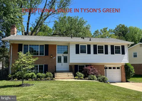 8818 Olympia Fields Lane, Vienna, VA MLS: VAFX2241466