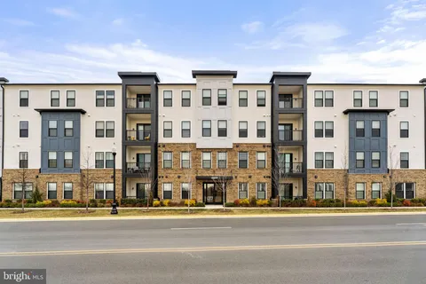 42920 Firefly Sonata Terrace Unit 201, Ashburn, VA MLS: VALO2117362