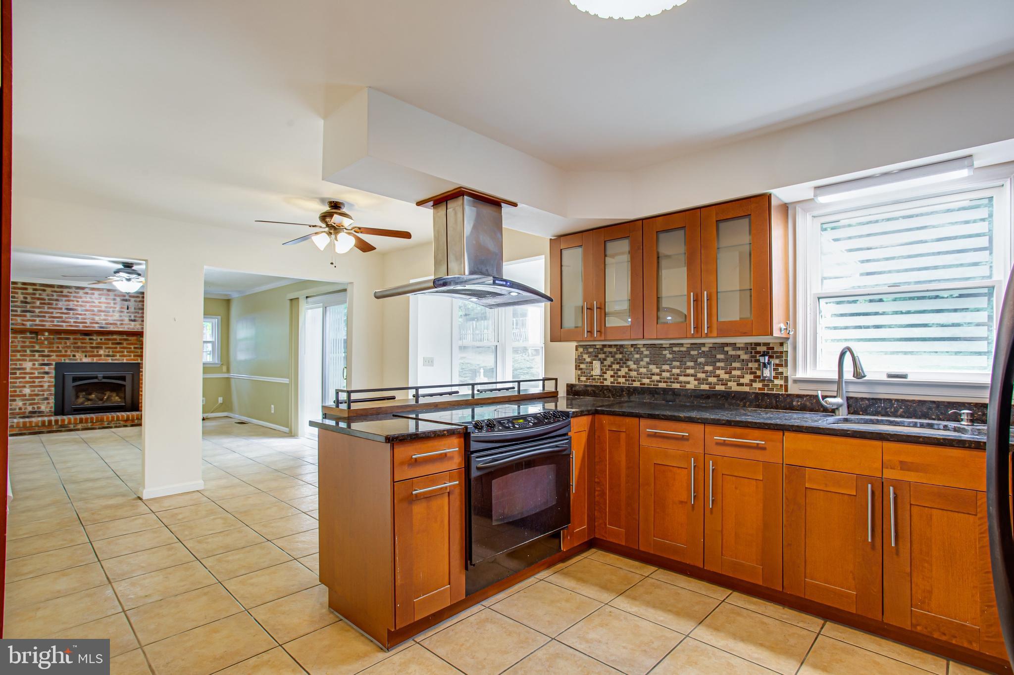 8212 SEVEN PINES LANE