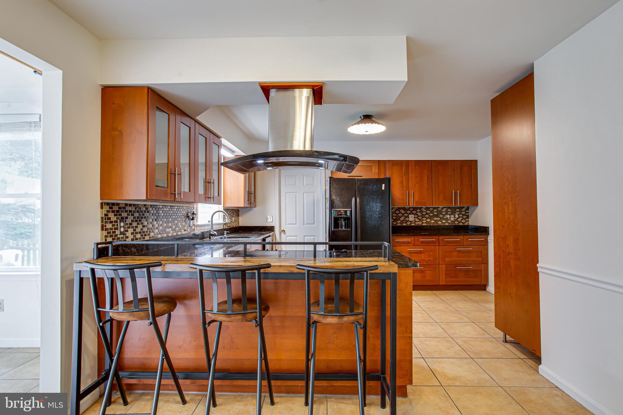 8212 SEVEN PINES LANE