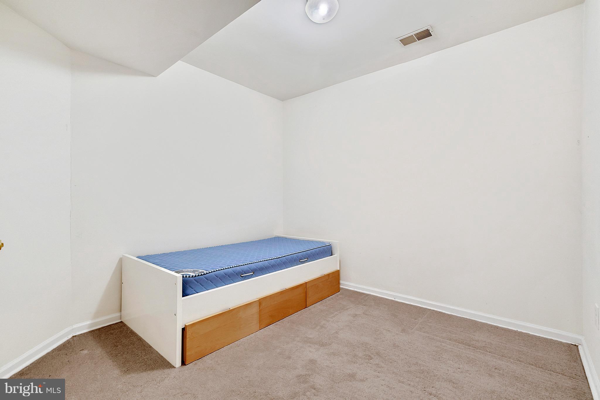 ASHBURN FARM - Residential