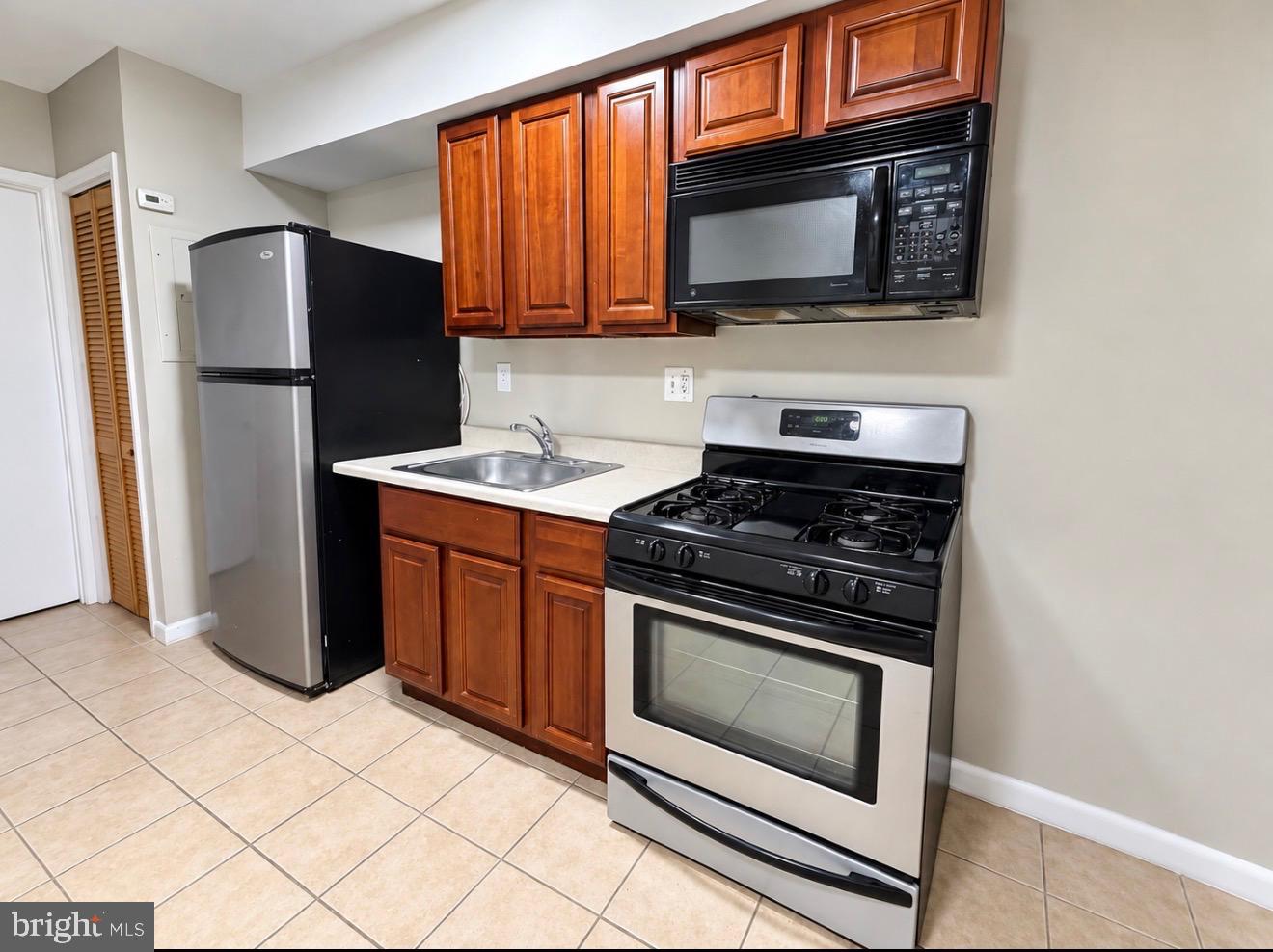 1438 SNYDER AVENUE 2ND FLOOR