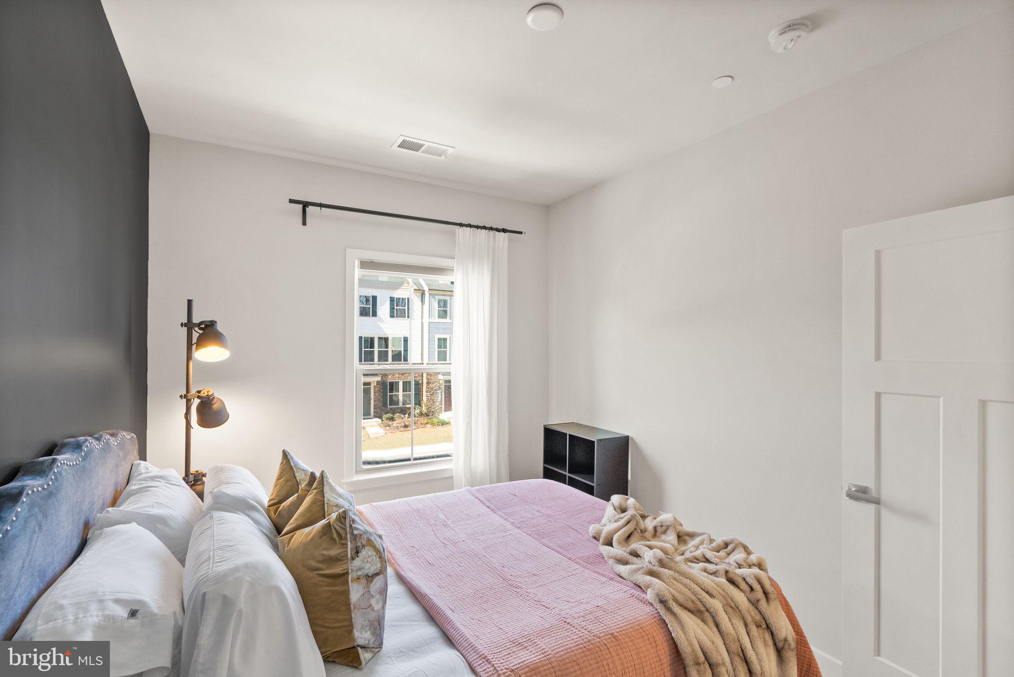 LAKE LINGANORE OAKDALE - Residential Lease