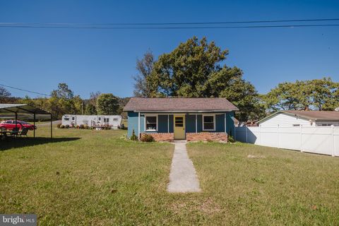 Photo of 1505 Loop Road, GERRARDSTOWN, WV 25420 (MLS # WVBE2045002)