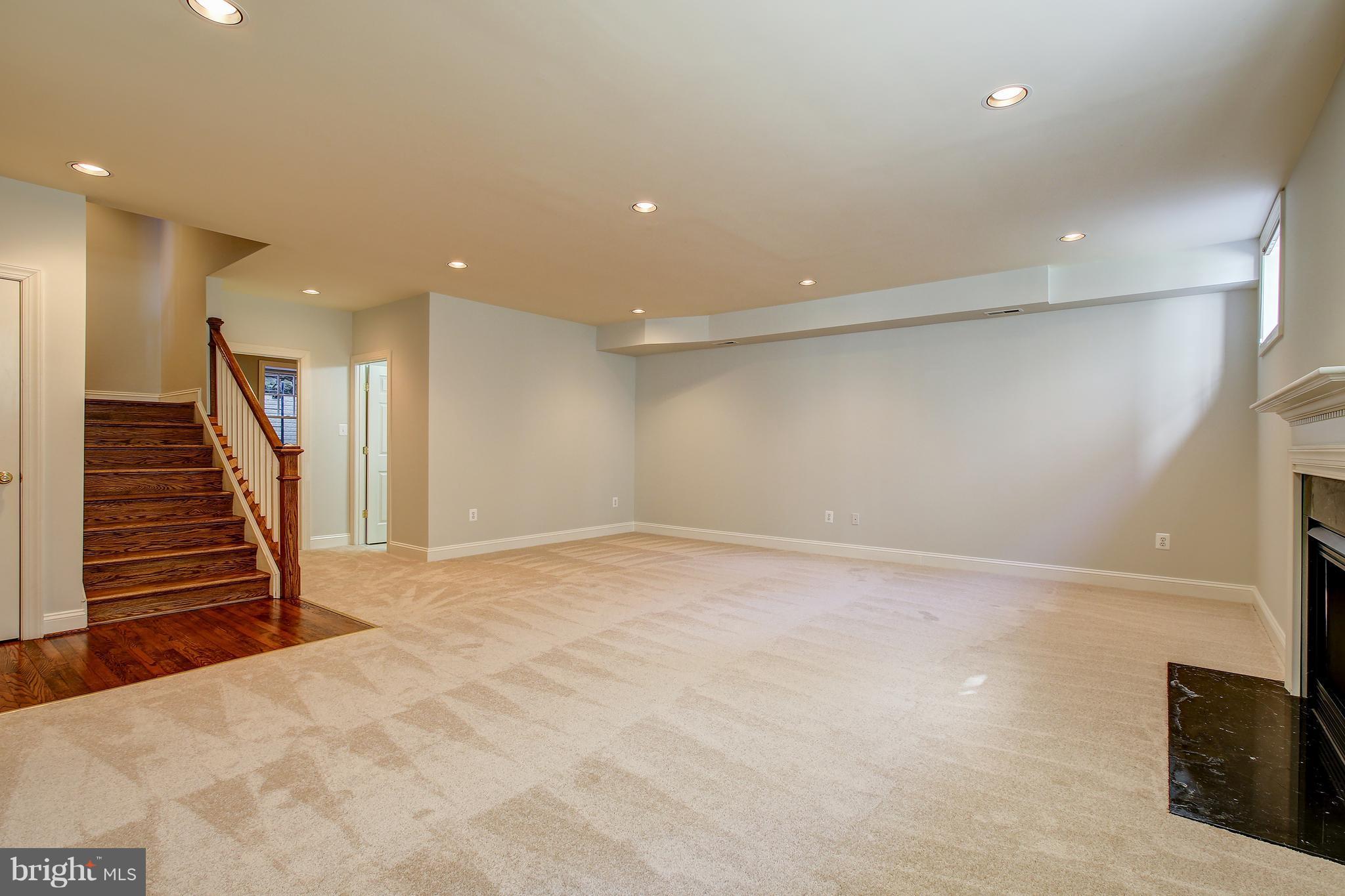 COUNTRY CLUB VILLAGE - Residential