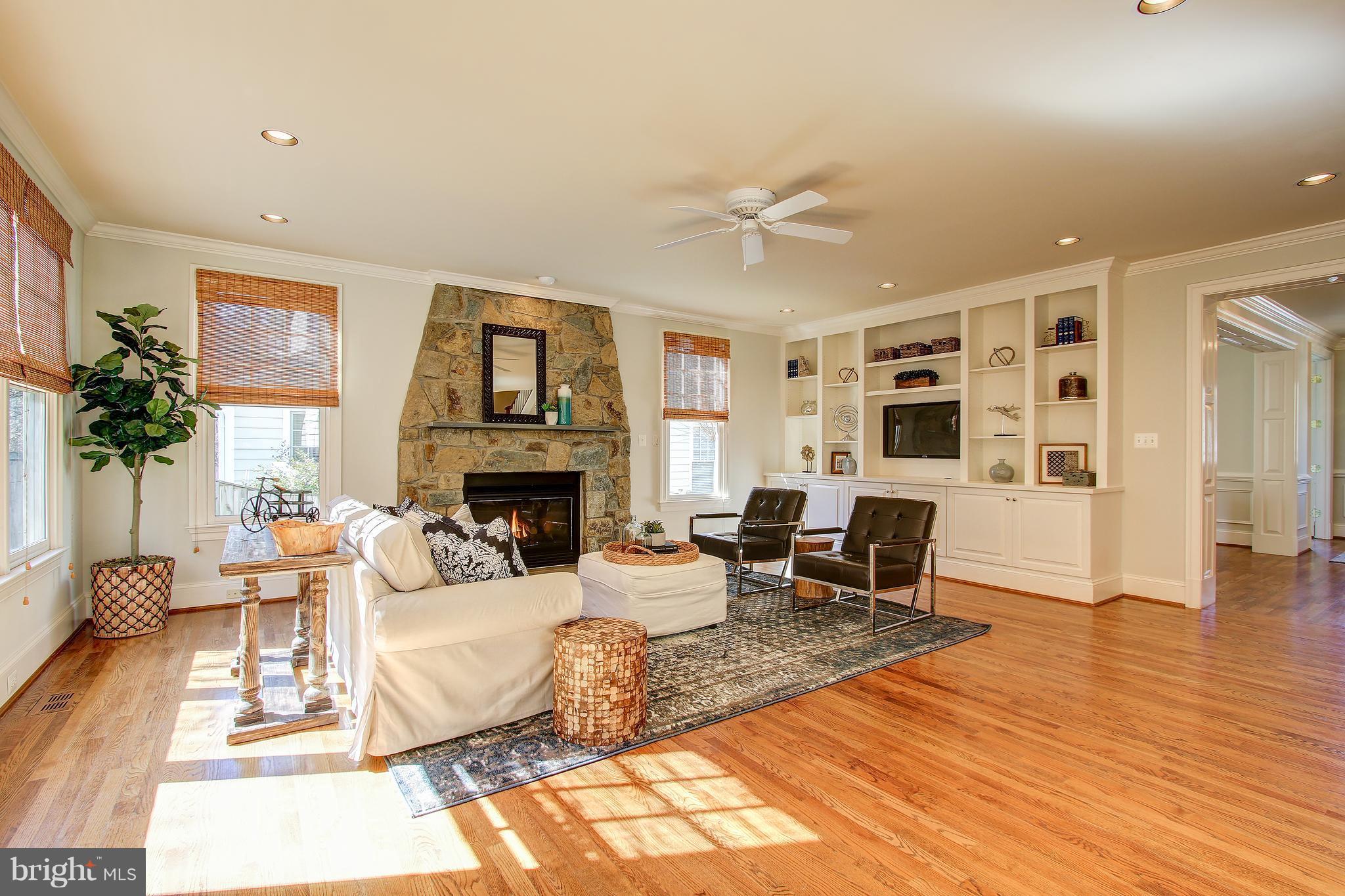 COUNTRY CLUB VILLAGE - Residential