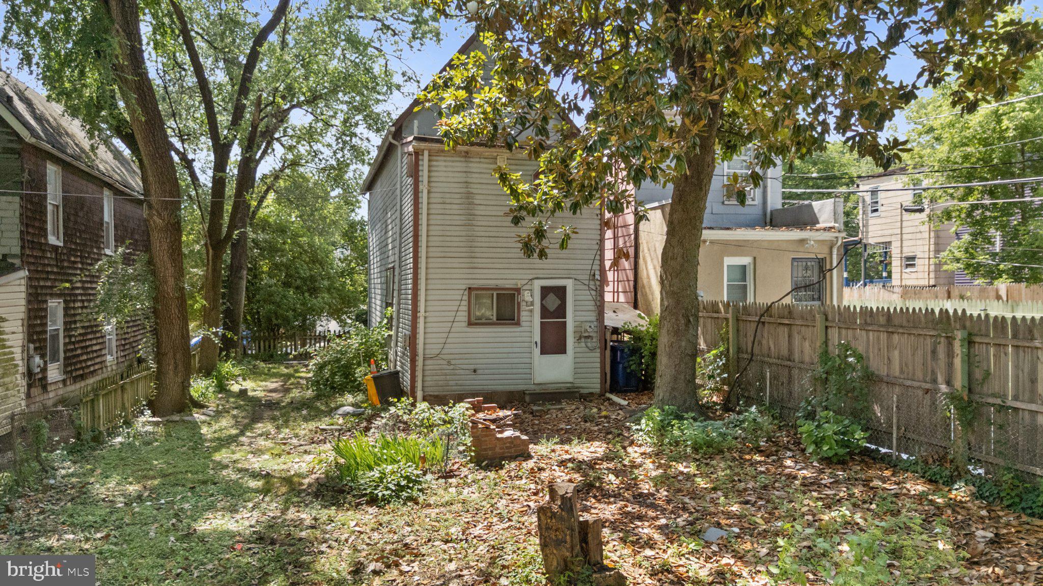 3407 BARCLAY STREET