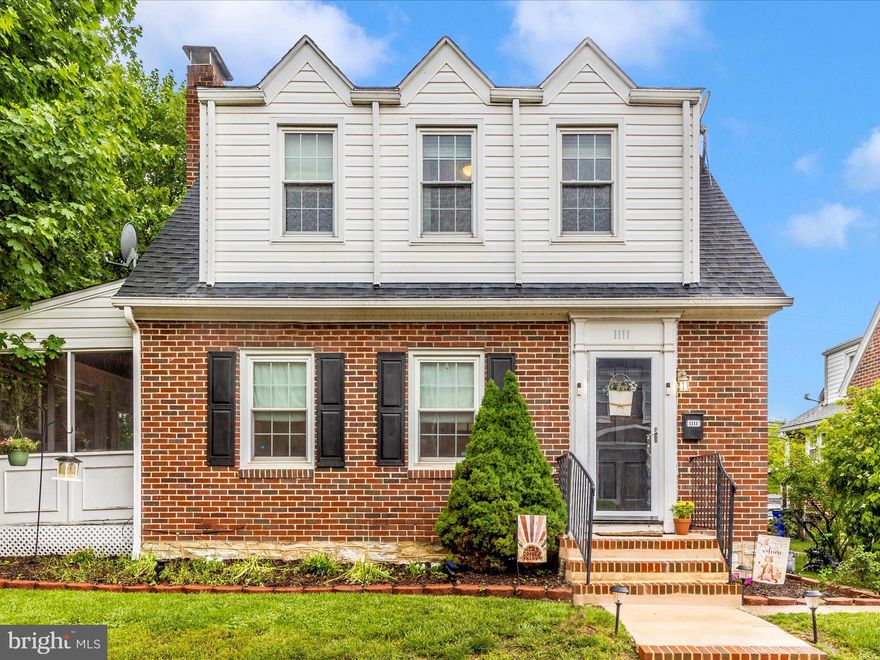 ** Sellers are relocating** Bring us your best offer!**
Welcome home! This charming cape cod in the North End is waiting for you! This beautiful home features 3 bedrooms and 1.5 baths. This charmer features glass door knobs, stunning hardwood floors, fireplace, and the perfect fenced in back yard. Kitchen and Bath have been upgraded for your convince with modern touches. The primary bedroom has a large walk-in-closet. Off the living room is a nice size side porch with features already in place to hang a porch swing and relax! Right off the updated kitchen is a nice size deck- making it the perfect entertainment spot for summer fun! This one is a show stopper - schedule your private tour today!