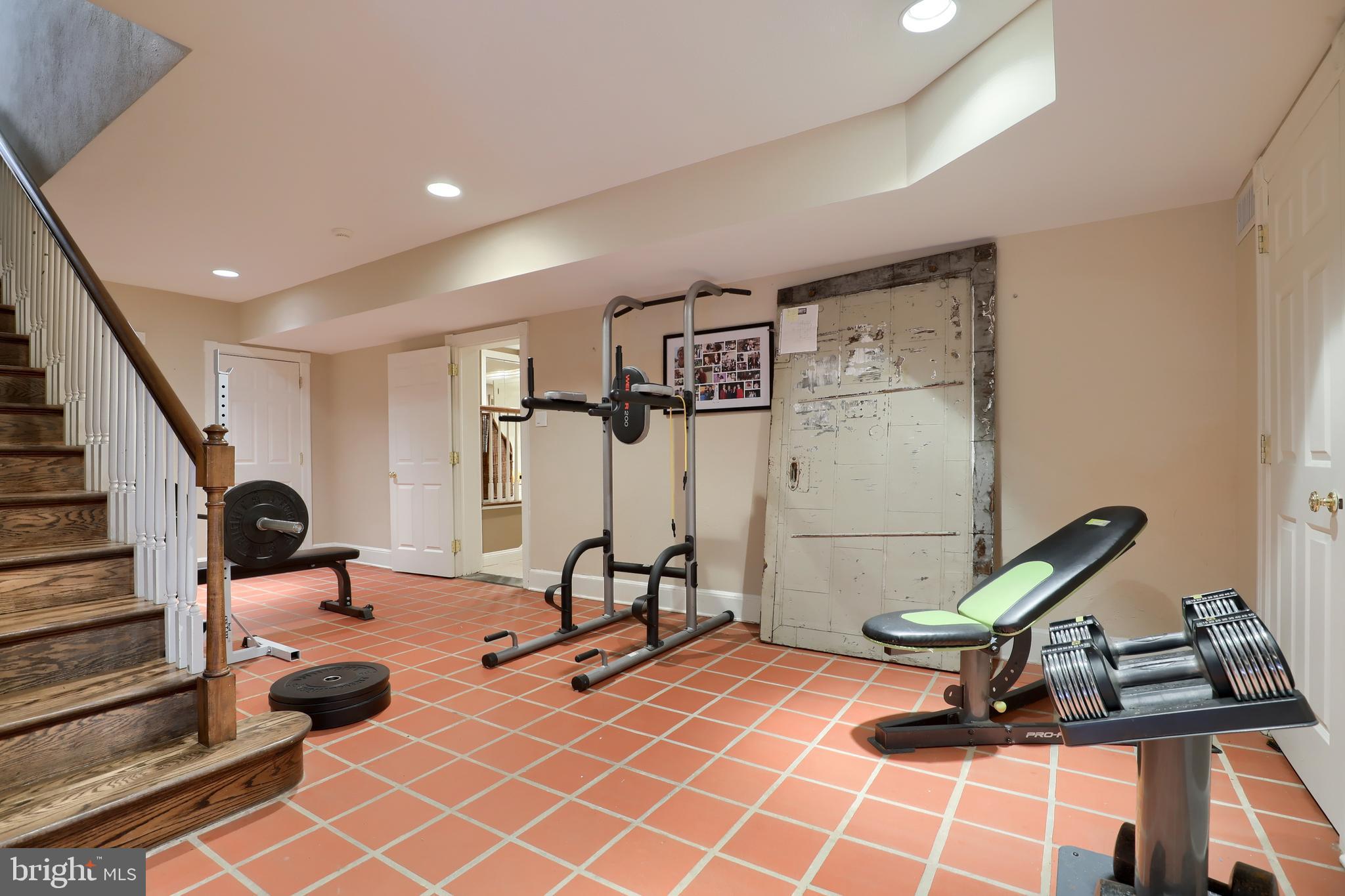 SCHOOL LANE HILLS - Residential