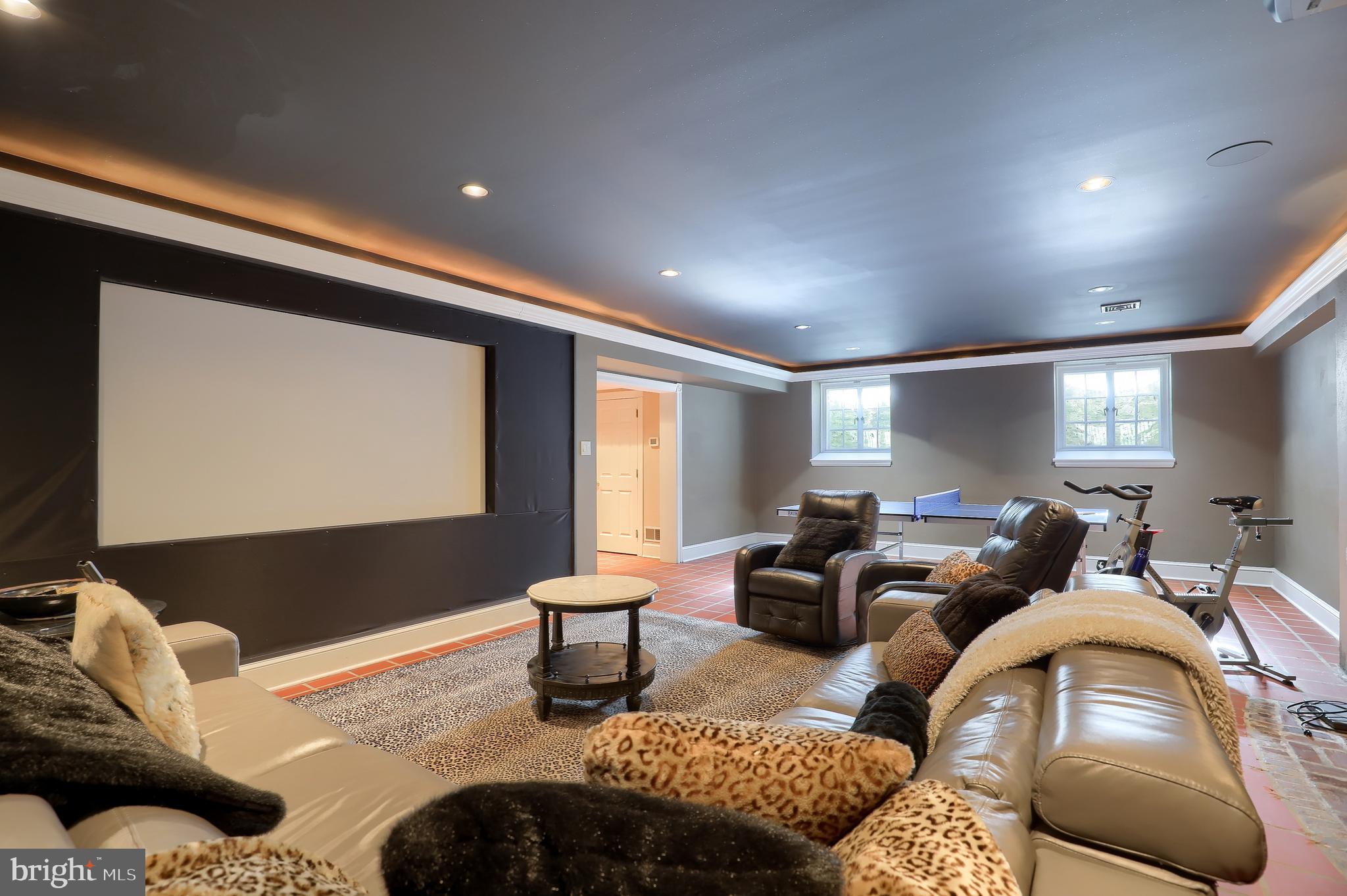SCHOOL LANE HILLS - Residential