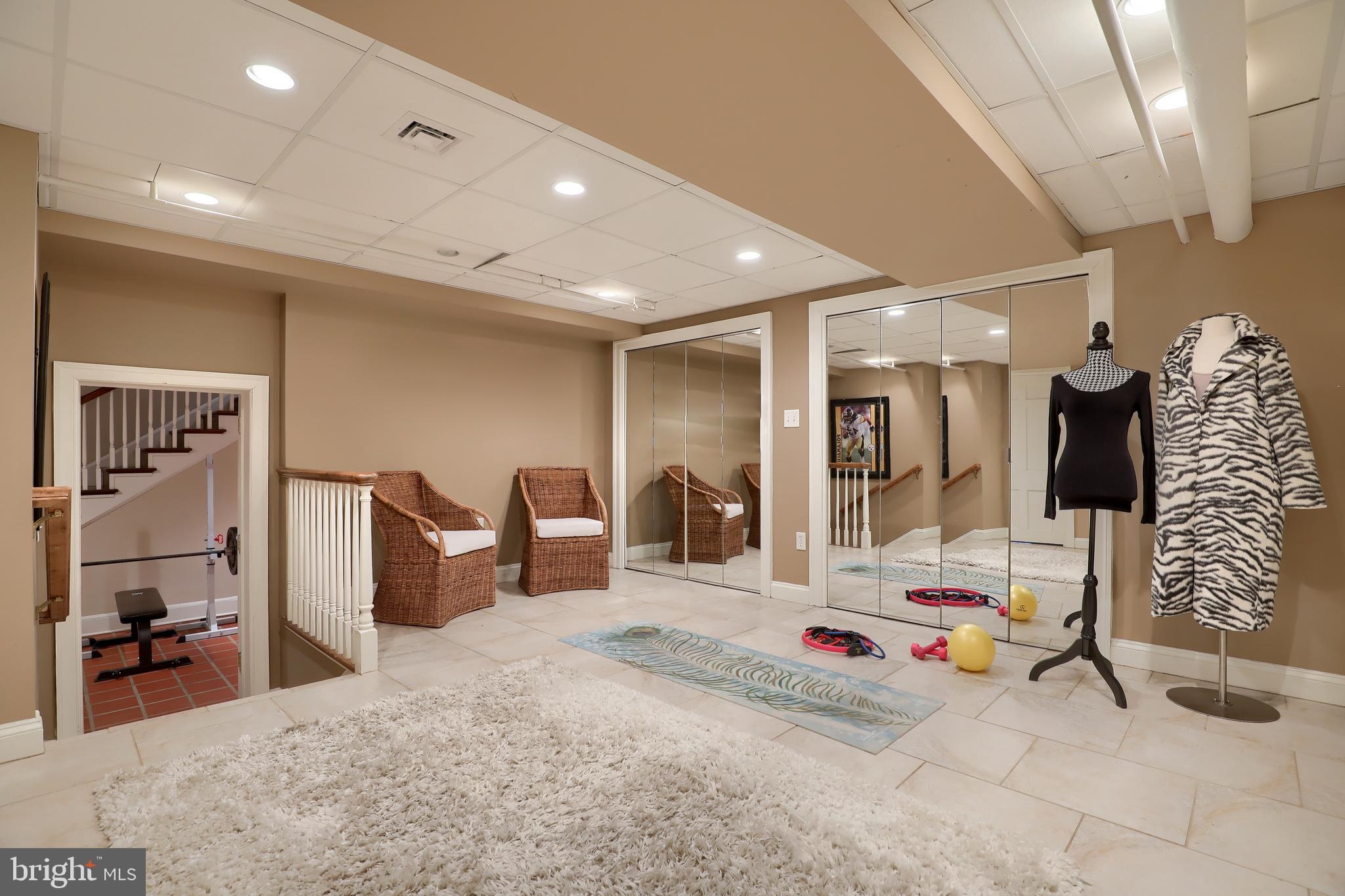 SCHOOL LANE HILLS - Residential
