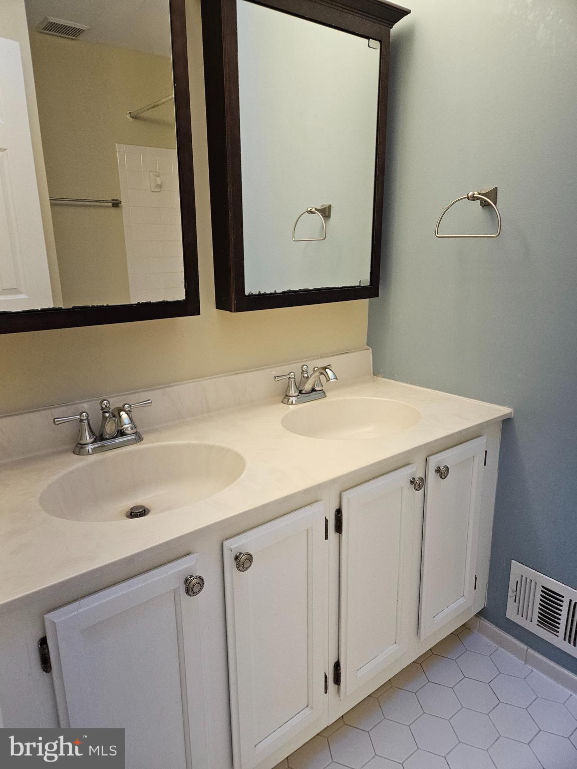 KINGSTOWNE - Residential Lease