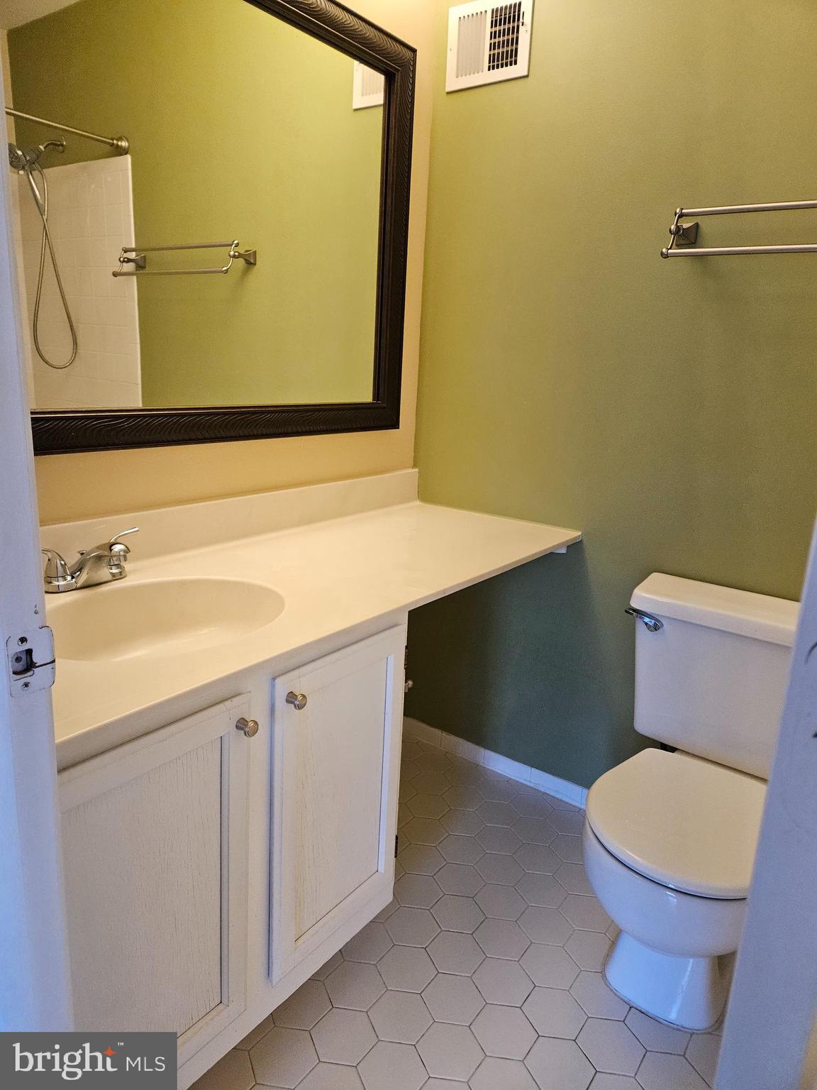 KINGSTOWNE - Residential Lease