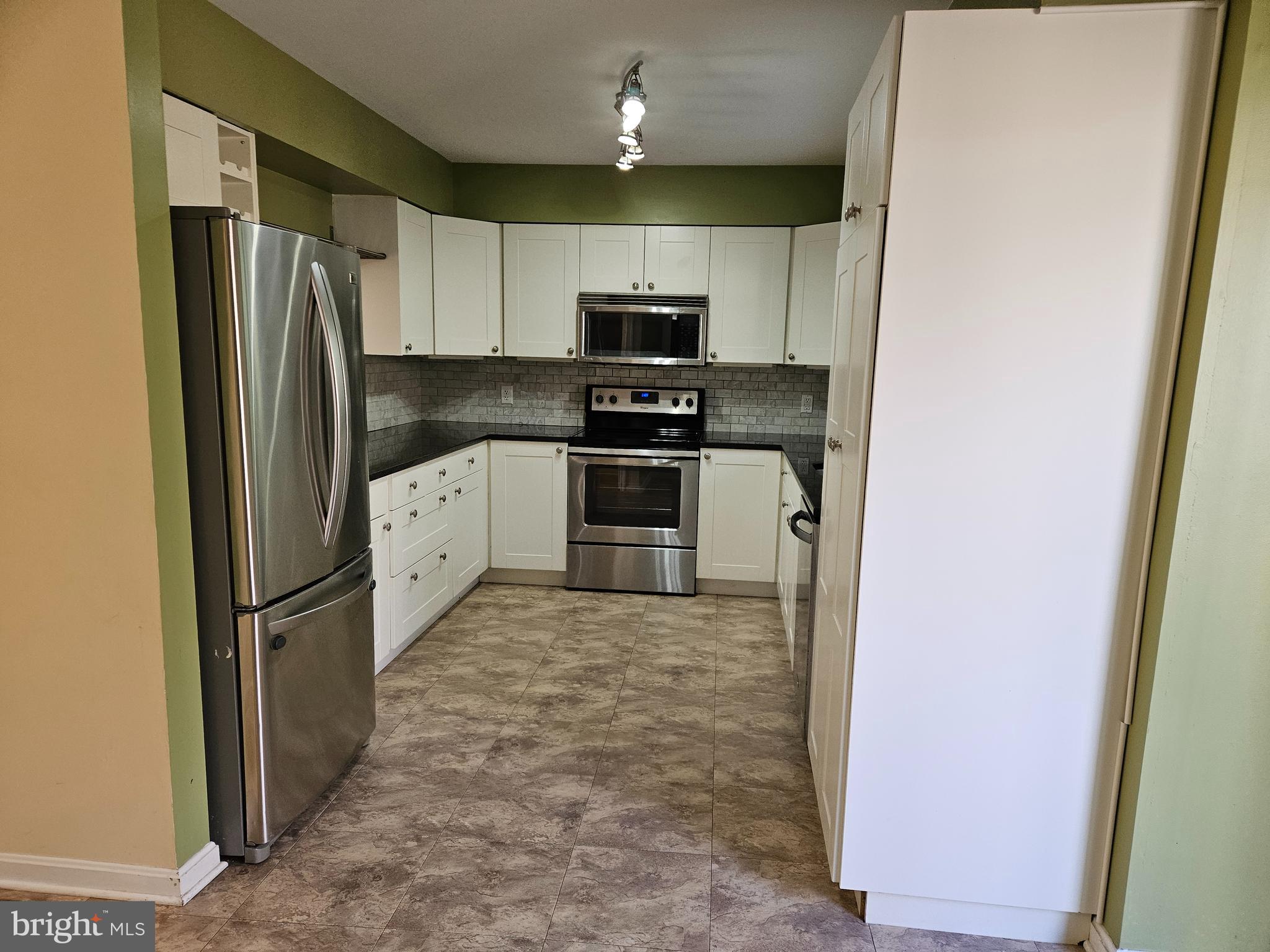 KINGSTOWNE - Residential Lease