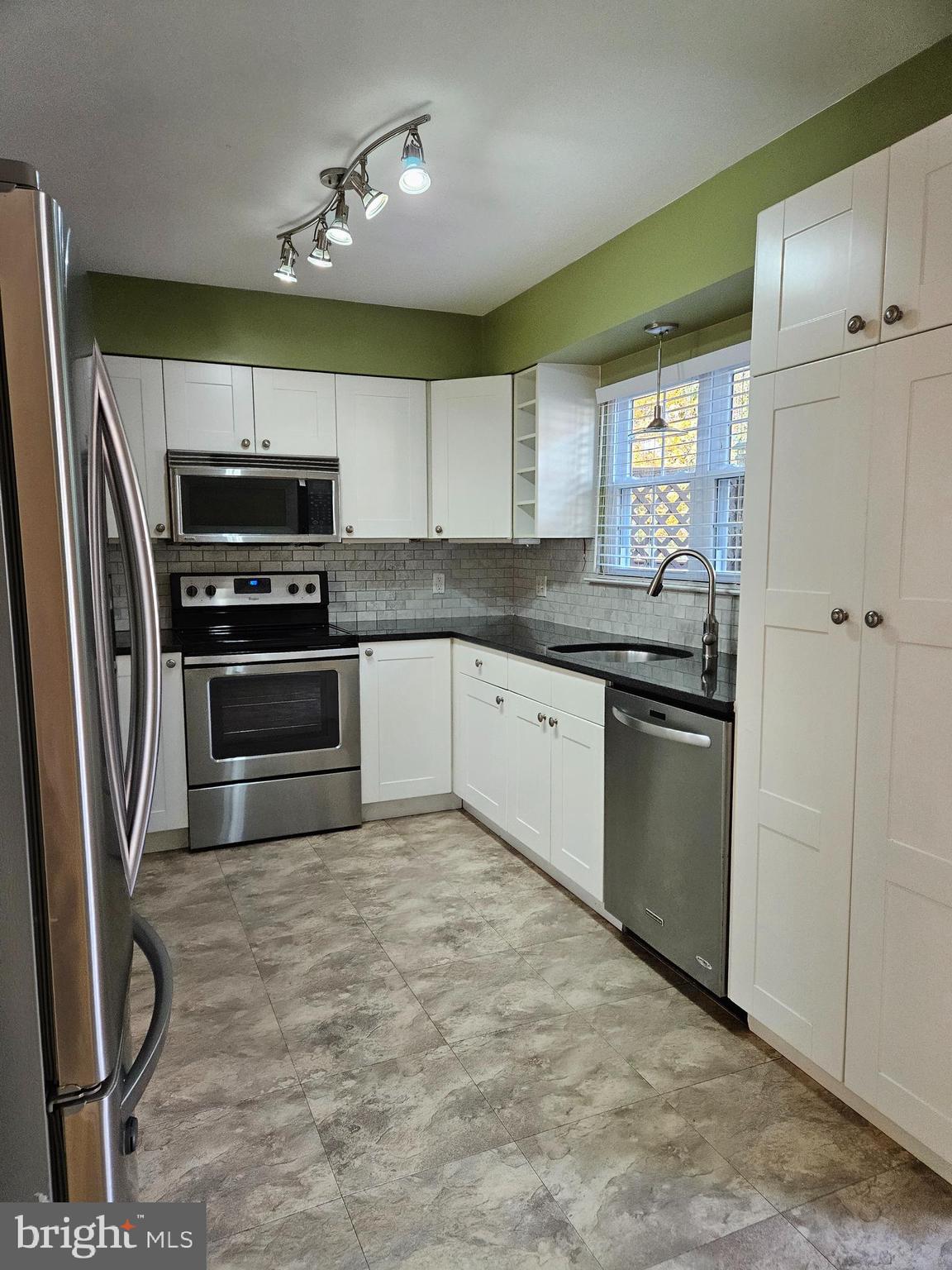 KINGSTOWNE - Residential Lease