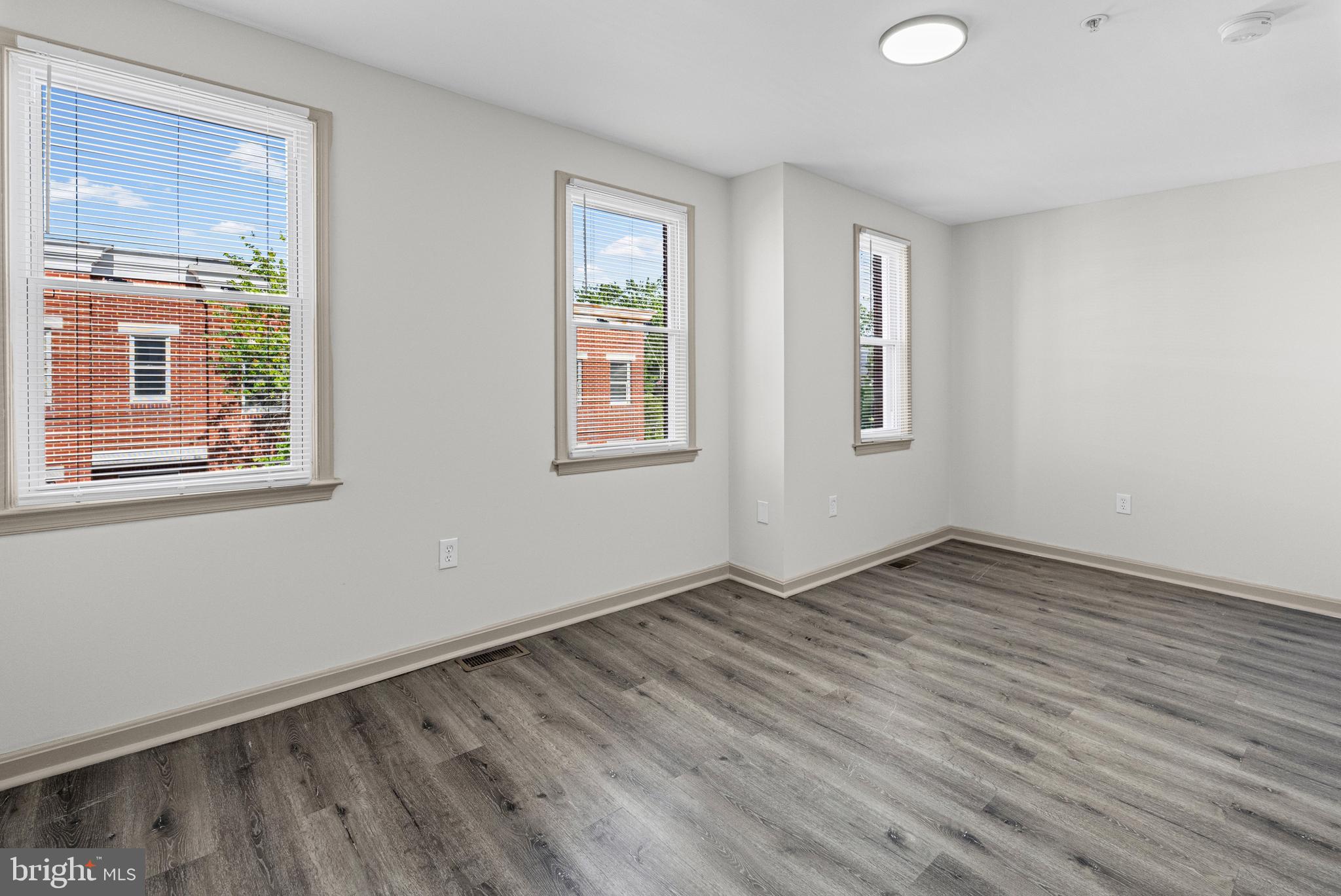 SANDTOWN-WINCHESTER - Residential
