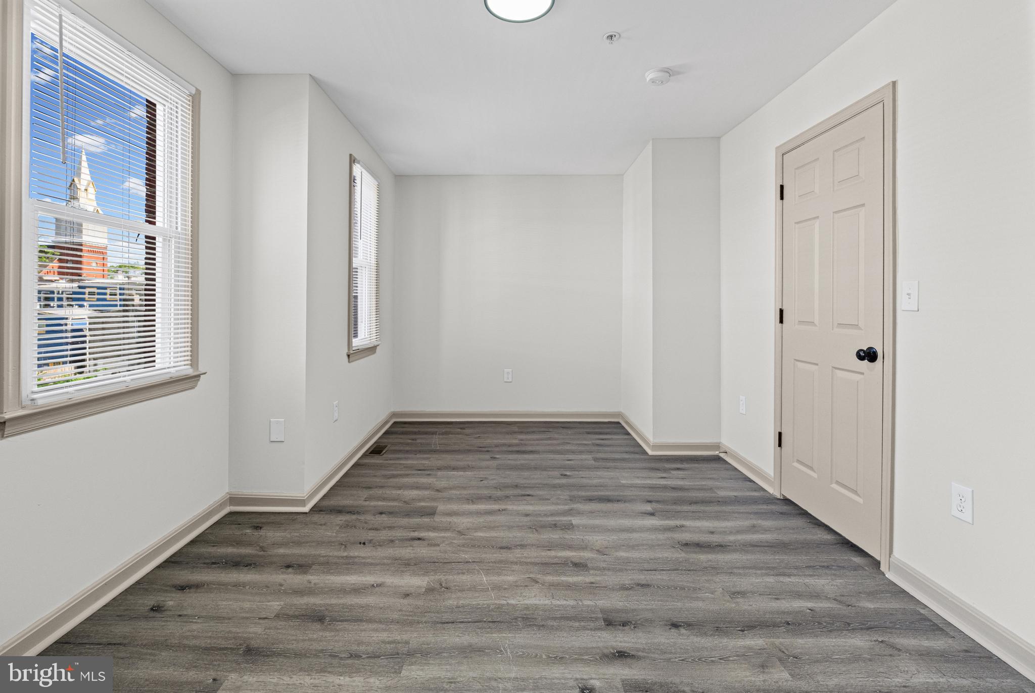 SANDTOWN-WINCHESTER - Residential