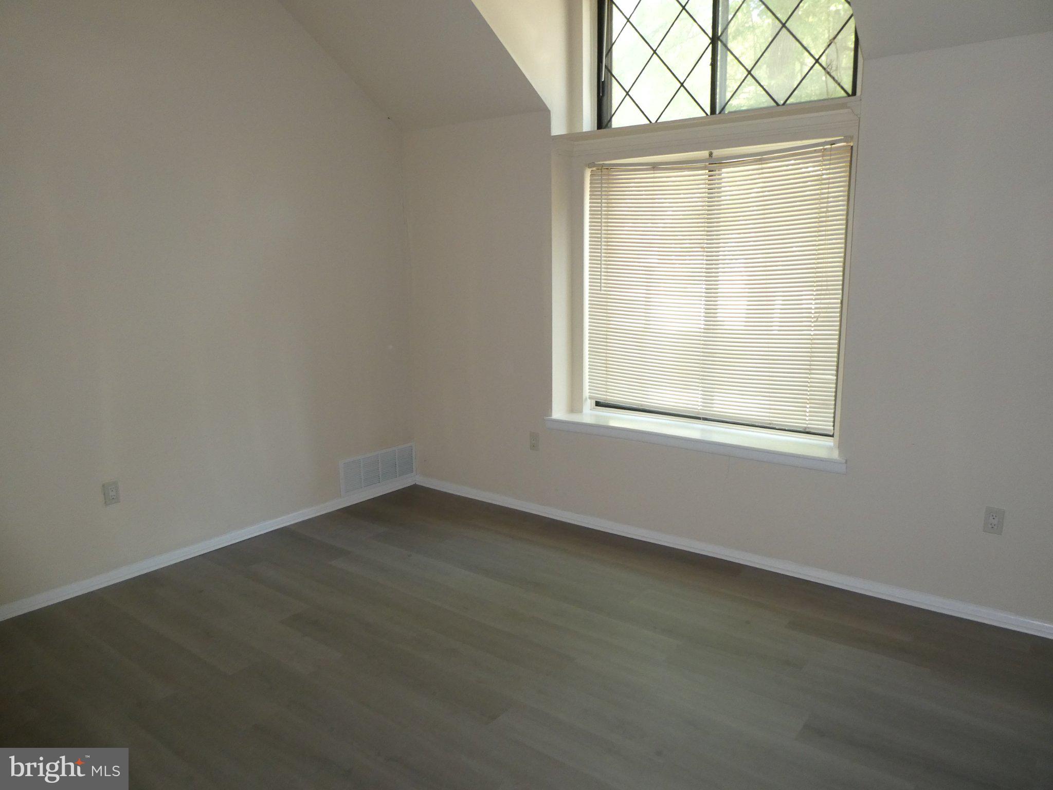 83 CHELSEA CIRCLE D151