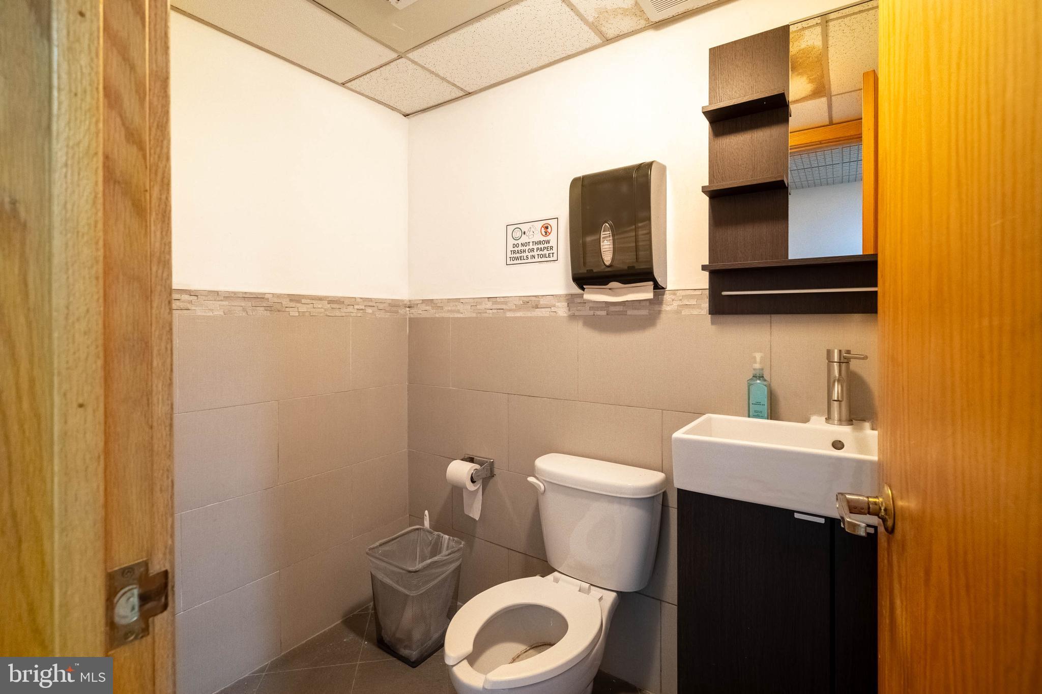 GRADUATE HOSPITAL - Commercial Sale