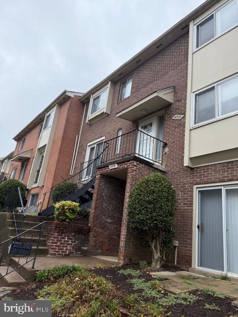 TERRACE TOWNHOUSES OF ANNANDALE - Residential Lease