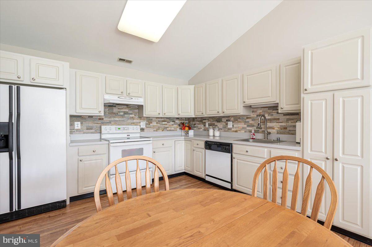 WINIFRED MANOR - Residential